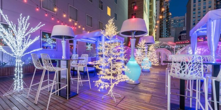 Rooftop bars that are heating up Chicago this winter