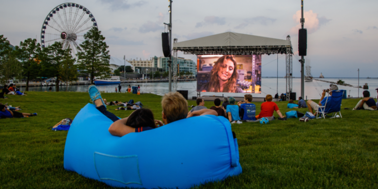 Outdoor and drive-in movies in Chicago